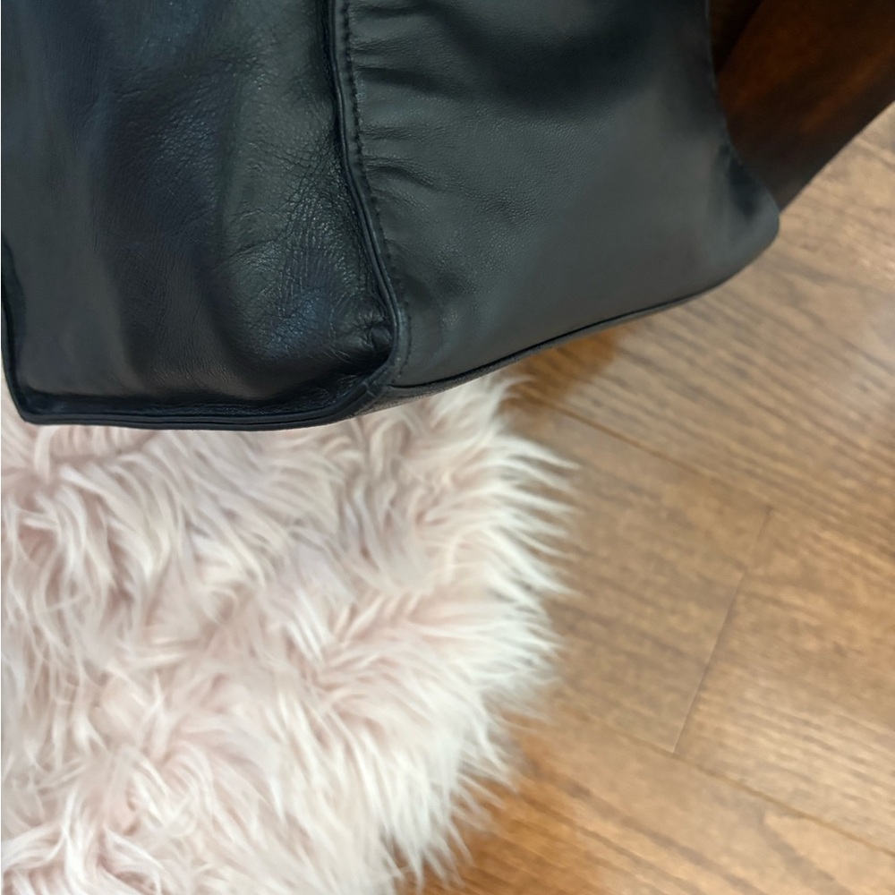 CHANEL Black Leather Bucket Bag - Picture 10 of 16
